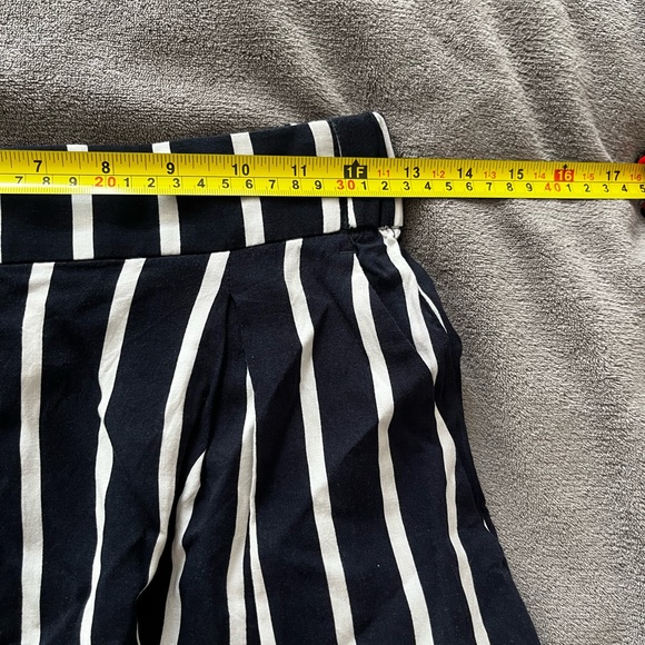 H&M dress shorts | Navy & white stripes | high waisted - Picture 4 of 8
